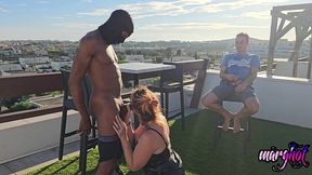 milf defoncee par une bbc , devant son mari cocu. mon mari m offre un black grosse bite pour me baiser devant ces yeux ..
