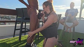 milf defoncee par une bbc , devant son mari cocu. mon mari m offre un black grosse bite pour me baiser devant ces yeux ..