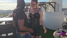 milf defoncee par une bbc , devant son mari cocu. mon mari m offre un black grosse bite pour me baiser devant ces yeux ..