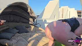 milf defoncee par une bbc , devant son mari cocu. mon mari m offre un black grosse bite pour me baiser devant ces yeux ..