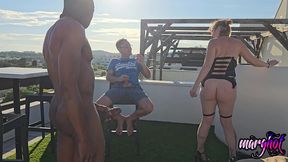 milf defoncee par une bbc , devant son mari cocu. mon mari m offre un black grosse bite pour me baiser devant ces yeux ..