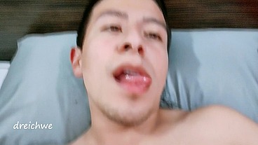 Saliva en mi boca se cae en todo mi cara