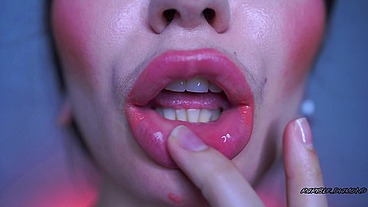 Bright Pink Lipgloss Halloween Kiss – Sticky Dream Marks