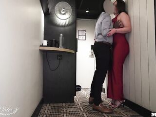 Je me tape mon voisin pour la 3 eme fois