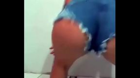 Novinha rebolando a raba del&iacute_cia