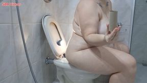 The goddess Alexyah without toilet paper, with plops and farting