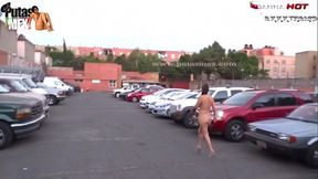 LA PUTA XXX DANNA HOT CAMINANDO TOTALMENTE DESNUDA EN PUBLICO