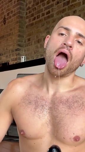 Horny Pig Davidedpxxx Fisting Himself on a Chair