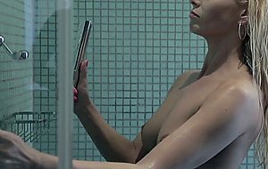 Jana cova, dripping wet
