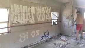 no dia de halloween encontrei um mascarado no vagao do trem e levei um susto e acabei se pegando com ele