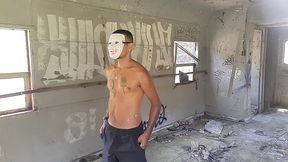 no dia de halloween encontrei um mascarado no vagao do trem e levei um susto e acabei se pegando com ele