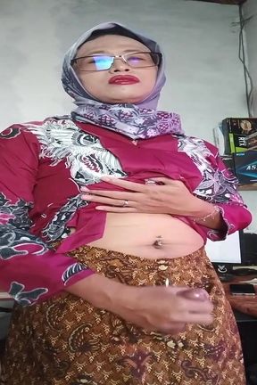 Sexy Hijab Shemale Mitha Zhe Masturbates Cock