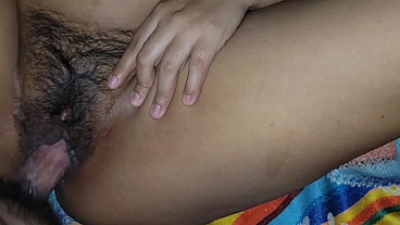 Follandome a mi hermanastra por apuesta de partido de futbol!! Me paga con su coño peludo y mojado!!