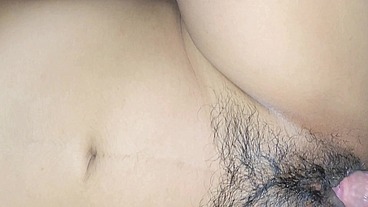 Follandome a mi hermanastra por apuesta de partido de futbol!! Me paga con su coño peludo y mojado!!