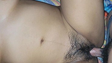 Follandome a mi hermanastra por apuesta de partido de futbol!! Me paga con su coño peludo y mojado!!