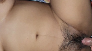Follandome a mi hermanastra por apuesta de partido de futbol!! Me paga con su coño peludo y mojado!!