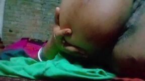 Desi Indian Girl Applied Oil in Her Pussy and Took Out the Water From Her Pussy in Anger