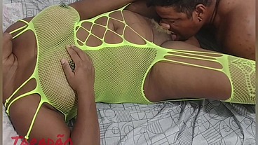 Socando gostoso e gozando na boca da preta