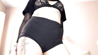 Lycra tease tight shorts camel toe unicorn goth cousin strokes solo