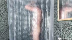 ”Beautiful Babe joins me in the show for sex”