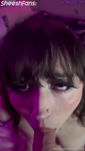 Jesterslut fuck herself and drips cum