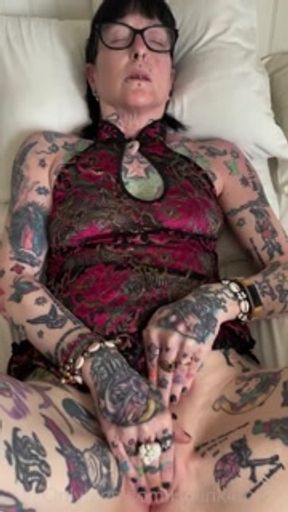 Hot as Fuck GMilf has Multiple Orgasms