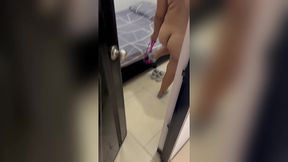 mi cunada me provoca dejando la puerta abierta mientras se cambia, me animo a entrar y me recibe como toda una putita