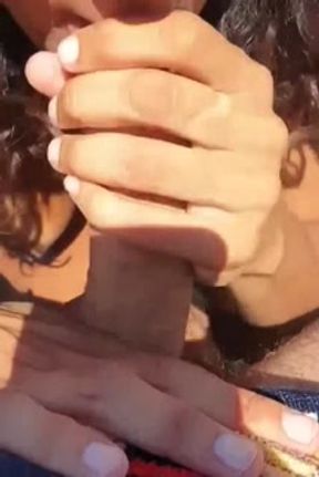 Glielo succhio un po' al mare