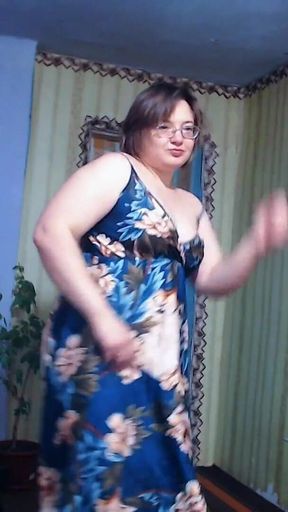 Hot Dancing with a Hot Girl in a Good Mood