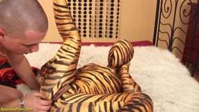 Busty spandex babe gets deep ass fucked