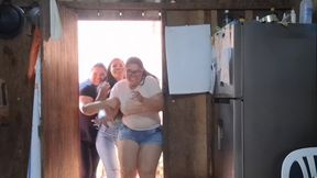 Desperate race to the bathroom: Who pees first?