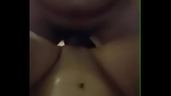 Fodendo essa novinha sensacional sem camisinha