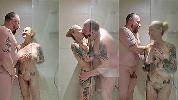 Piss and Shower With Molly McSquirts