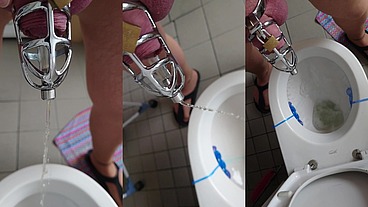 Pissen im Peniskäfig mit Katheter in Strumpfhose