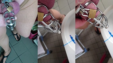 Pissen im Peniskäfig mit Katheter in Strumpfhose
