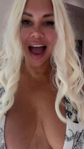 Mature amateur MILF BBW flaunts her big ass