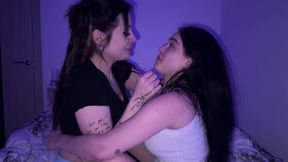 Step-sister goes wild in dirty cunnilingus session