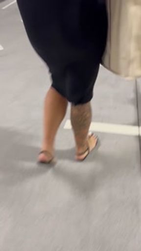 Candid milf feet white toes walking