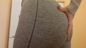 My Stepsister Masturbates in the Kitchen in Leggings and Has an Orgasm Hot
