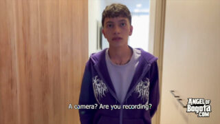 Gay amatoriali alla loro prima esperienza si cimentano in sesso anale senza preservativo e fellatio profonda in un video POV bollente con giochi di piedi