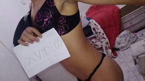 Emily safada mostrando o corpo