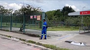 Trabalhador da €nel flagrado tranzando com outro funcionário