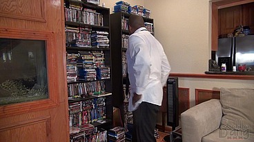 Millian Blu pics up some dick from the mail box
