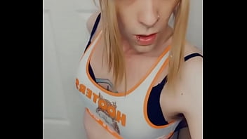 TS Carmen Melatonin Sucking in her Hooters Uniform