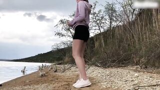 Risky public sex near the lake finished with jizzed