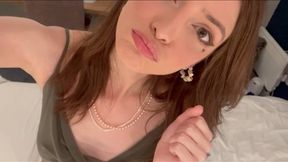 Giantess Influencer Swallows Tiny