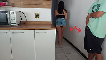 sexo arriscado, meu marido estava no banho transei com seu melhor amigo, quase fomos pego.