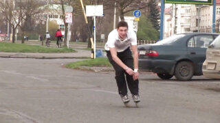 I giovani adolescenti Enzo Bloom e Jerry Harris, vengono scopati analmente