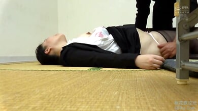 Japanese celebrity-style woman exposes breast and lactates on tatami mat