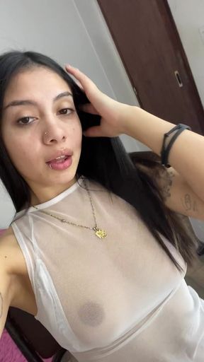 Amateur onlyfan shows off her ass